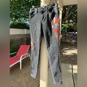 a. n. a A New Approach Jegging black denim with flower embroidery size 6